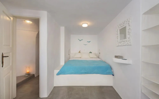 Pyrgos 3-bed Villa, Sleeps 8, With Pool and Aircon