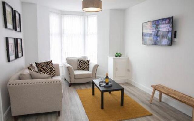 Sybil Townhouse Anfield Sleeps 15