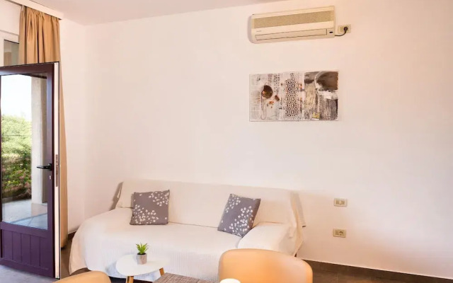 Splendid Beachfront Medveja Apartments