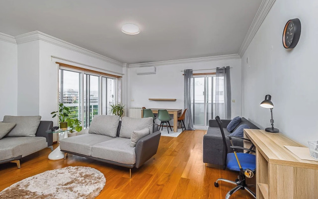 Stylish Stay in Lisbon-Scenic Views