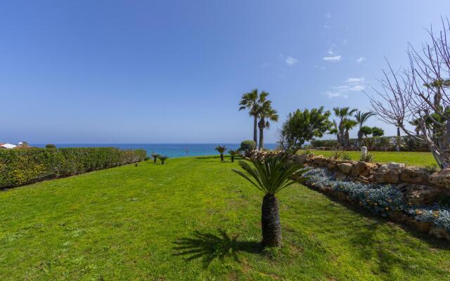 Protaras Beachfront Villa Pietra