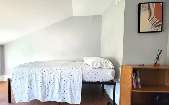 Budget Bed Room near Downtown