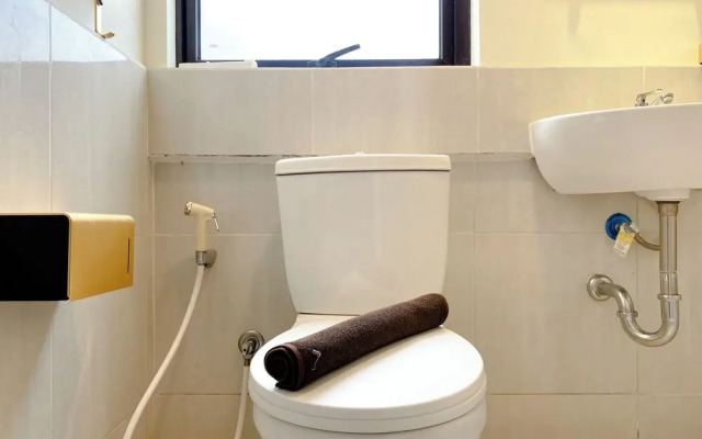 Homey 2Br At Meikarta Apartment