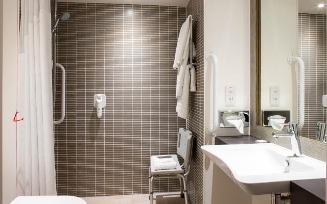 Holiday Inn Lincoln by IHG