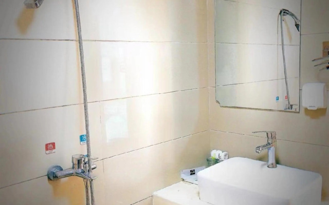 Jinying Express Hotel (Qujing North Railway Station)