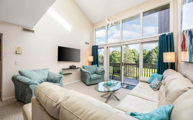2BDR Loft Suite Golf Course Condo 5549