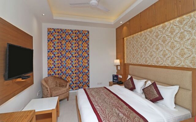 Oyo 10824 Hotel Star Suites