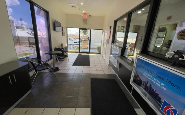 Motel 6 Duncanville, TX - Dallas