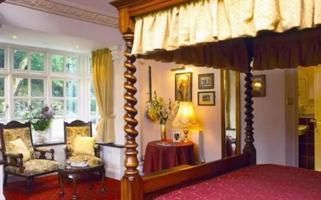 Two Bridges Hotel