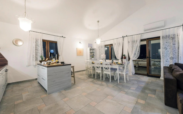 Holiday Villa in Rovanjska with pool, near Zadar