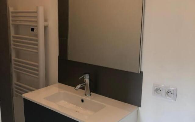 Studio avec piscine