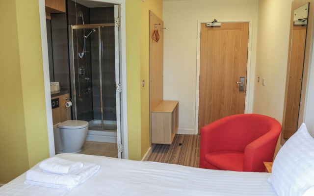 Jubilee Ground-floor Double Bedroom