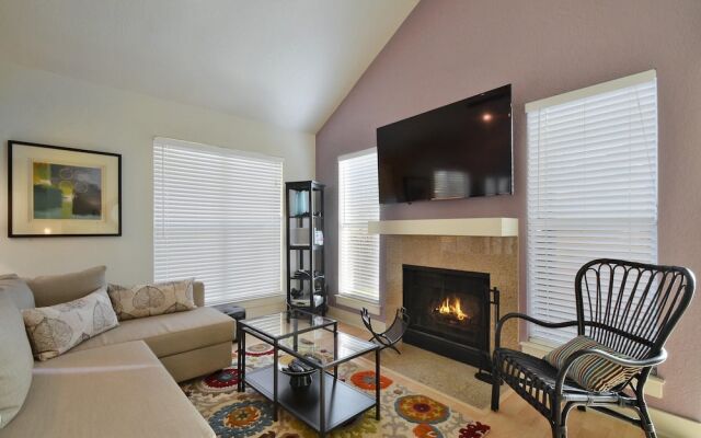 Austin Family Townhome with Yard by RedAwning