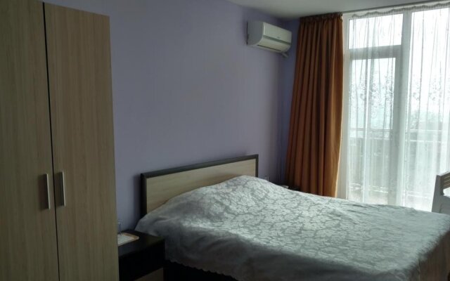 House Rezvaya with rooms for rent