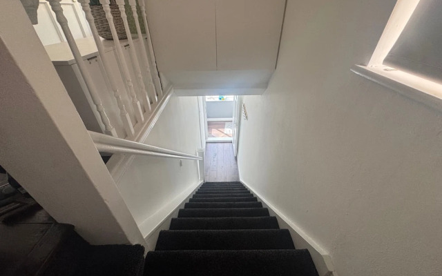 9 Guests - Free Parking - Cozy 3 Bedrooms