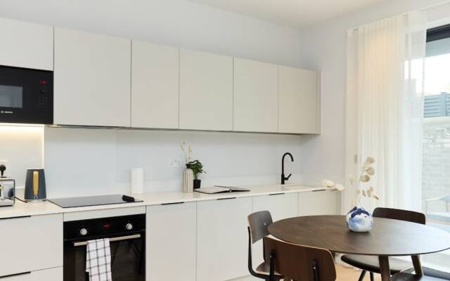 The Brondesbury Quarters - Modern 2bdr Flat With Balcony Parking