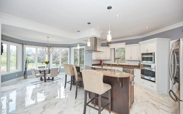 Canadian Grand Executive Villa