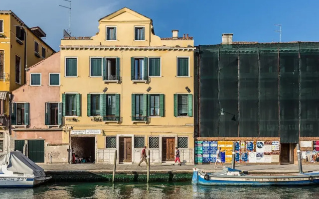Palazzina Canal - Experience and Enjoy 5 Elegant Bedrooms