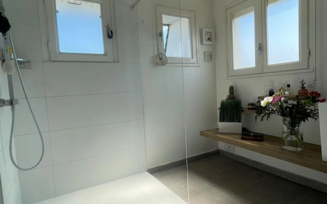 Unusual Duplex With Garden