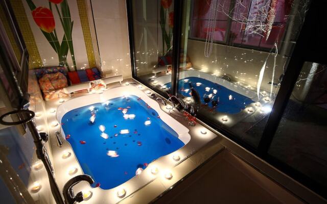 Loverstar In Forest Pension