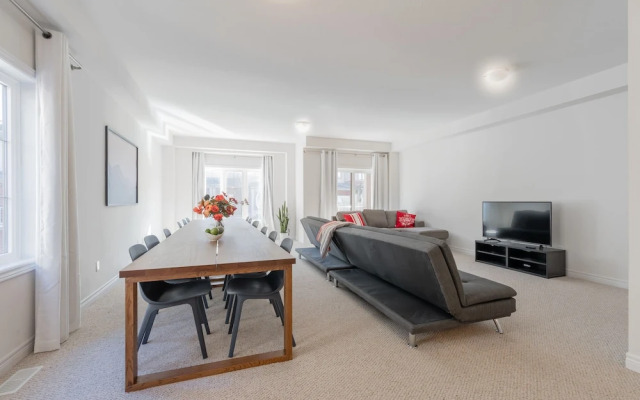 Luxurious Brand New Four Bedroom Townhouse