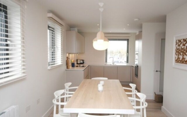 9 The Salterns, Chichester 402415