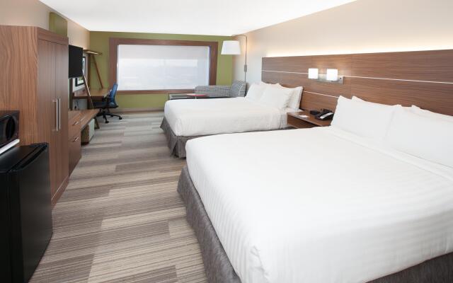 Holiday Inn Express & Suites Detroit - Farmington Hills, an IHG Hotel