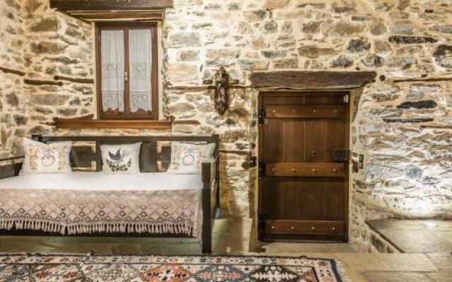 Iliopetra Suites