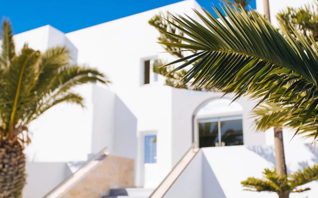 Nikos Hotel