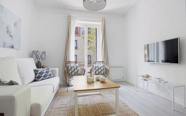 Near Reina Sofía Museum. 6pax. 2bedrooms. Reina Sofia III