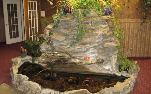 Glacier Gateway Plaza