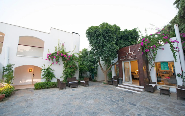 Costa Luvi Hotel
