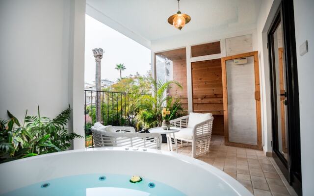Lear Sense - Experience Luxury Hotel