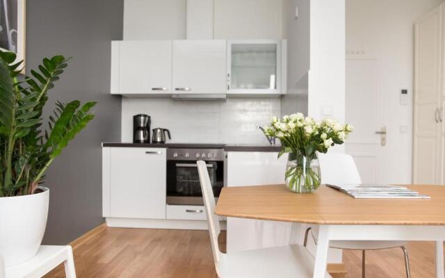 Studio 44 Apartments with Harmony