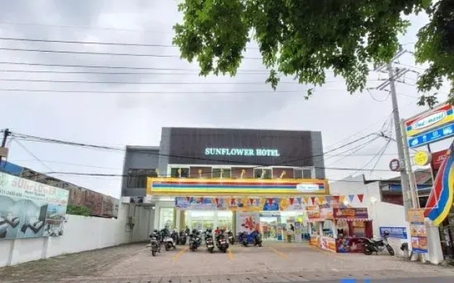 Sunflower Hotel Syariah Near Juanda