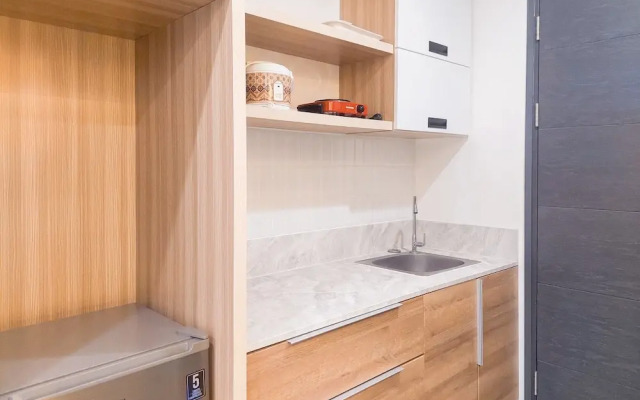 Good Choice And Homey Studio Apartment At Collins Boulevard