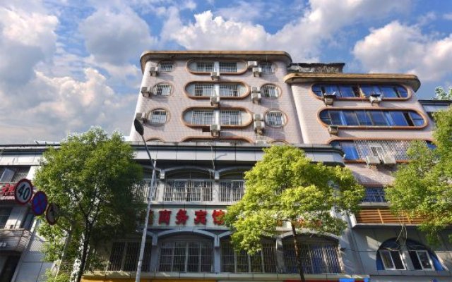Qinhuang Business Hotel