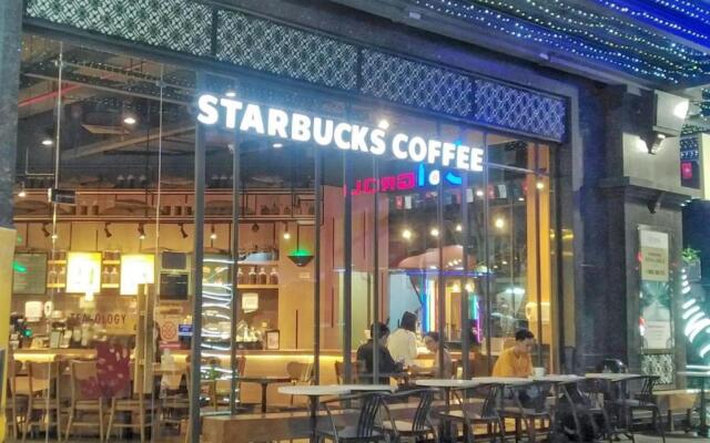 McGallery Art - Lucky Residence Suite's & Apartments