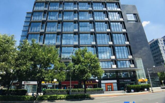 Xana Hotelle Beijing Railway Station Temple of Heaven Park