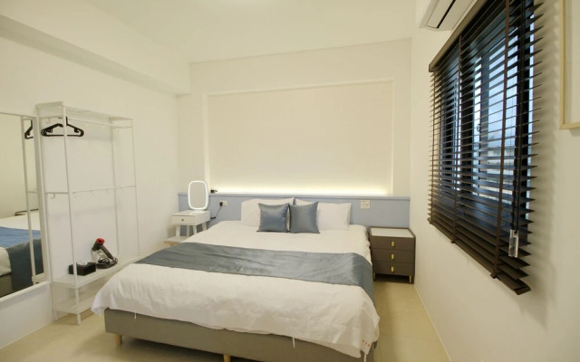 Mooon House