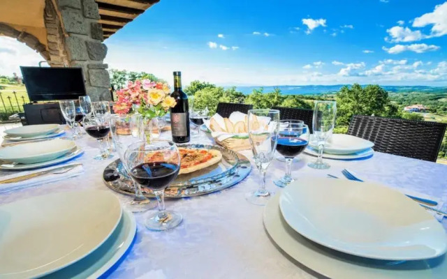 Lake View Luxury Villa and Pool