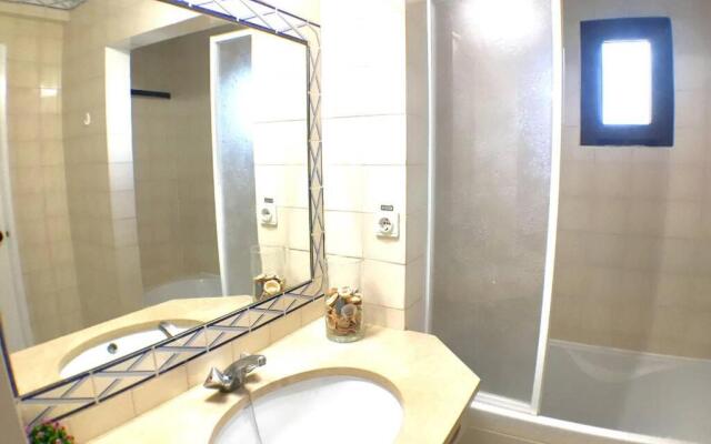 Bellavista Avenida Pool and city center