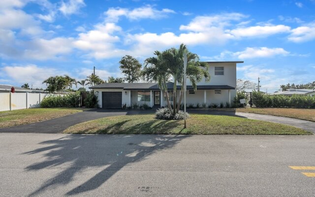 Casa Cervo - Stunning Home In Great Location, Walkable To Restaurants, Shopping, And The Beach! 4 Bedroom Home by Redawning
