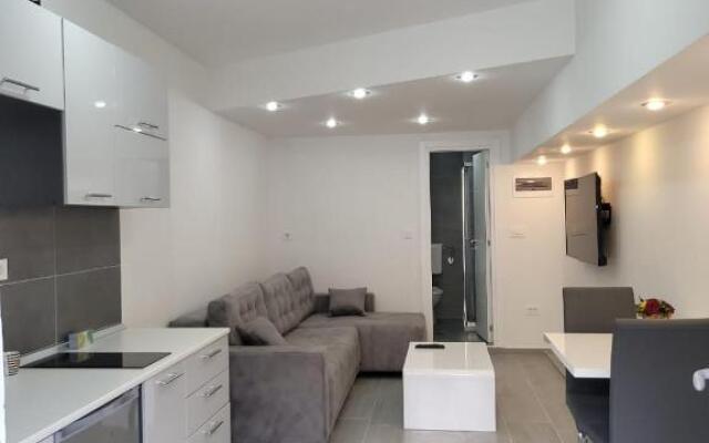 Apartment Diamond -modern and lovely seaside studio apartment