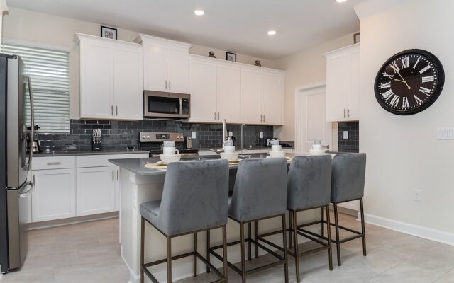 Villa W/private Pool &themed Rooms, Near Disney!
