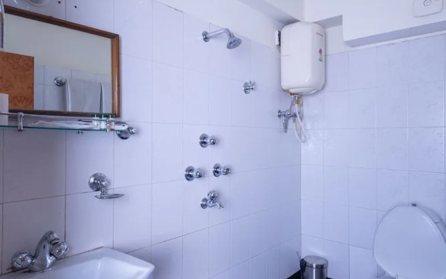 Sumitel Sanderling 500 meters from Mall Road