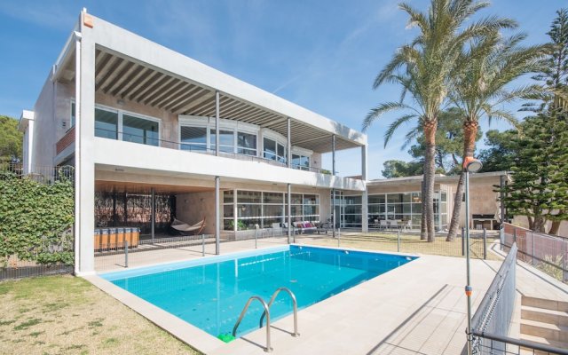 Luxury Beachfront Villa in Tarragona TH 63