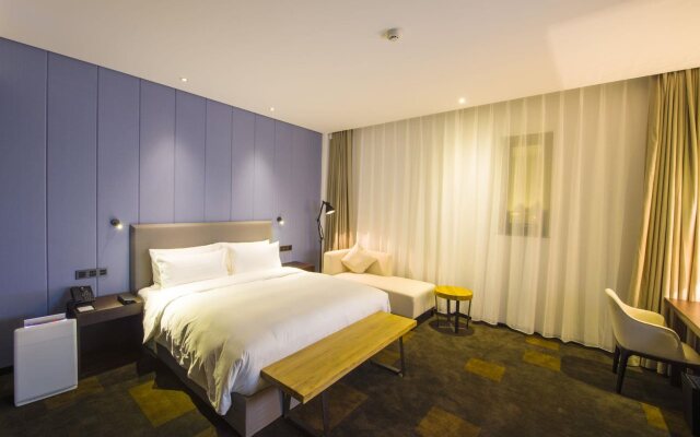 Ease House Hotel