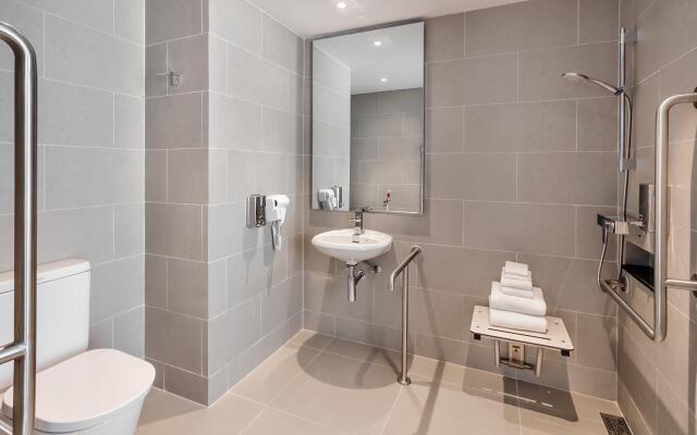 Holiday Inn Express Bangkok Soi Soonvijai by IHG