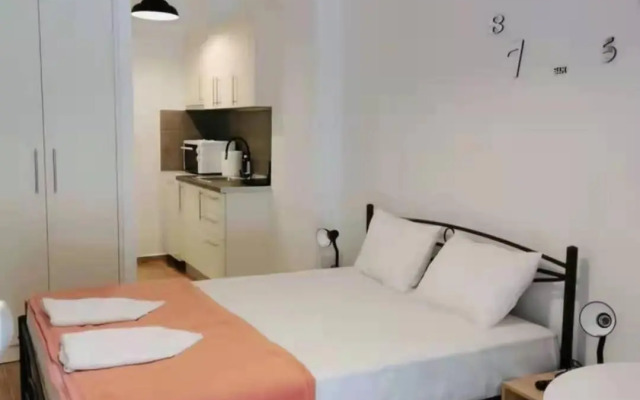 Agias Sofias 71C perfect studio